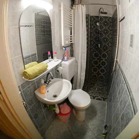Downtown Cozy Private Studio For 1-2 People Apartament